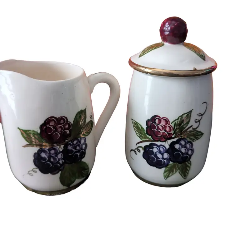 Vintage Knotts Berry Farm Creamer and Sugar Set