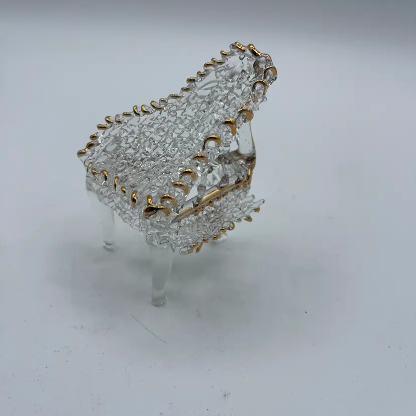 Spung Glass Baby Grand Piano 3.5 Inches Tall