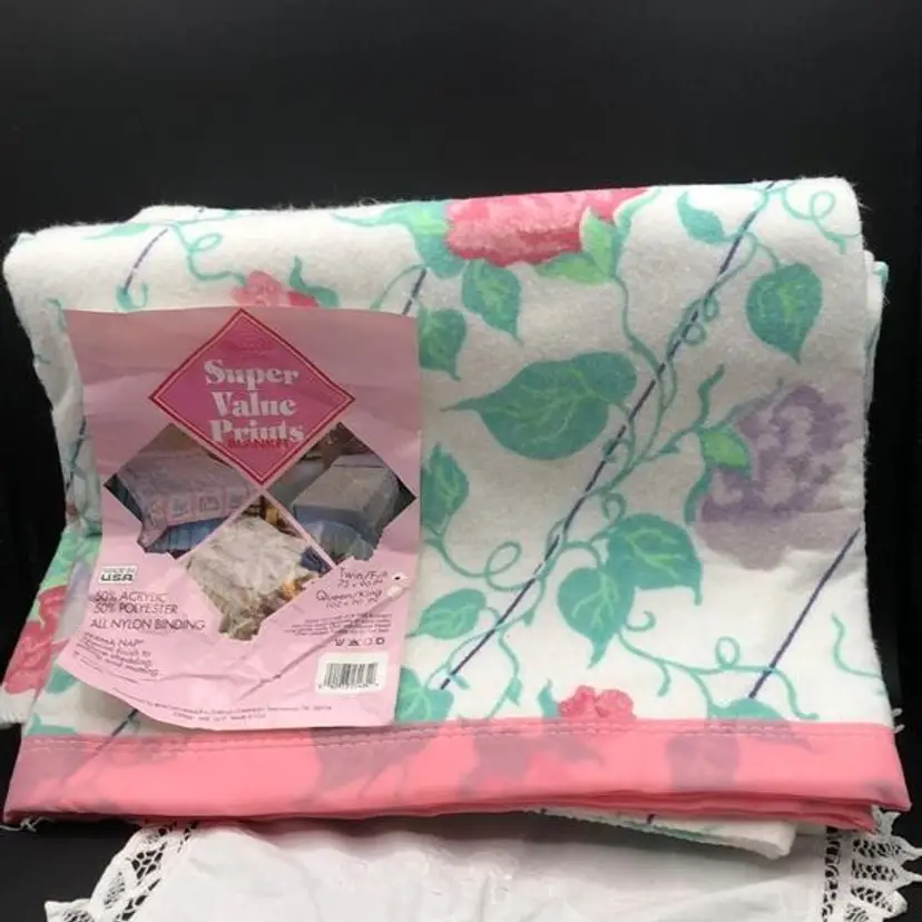 NWT Vintage Beacon Acrylic Poly 72x90 Pink Blue Green Floral Silk Edge Blanket