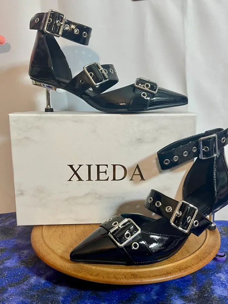 Size 7.5 Women’s Kitten Heel Black Patent Leather Strap Heel