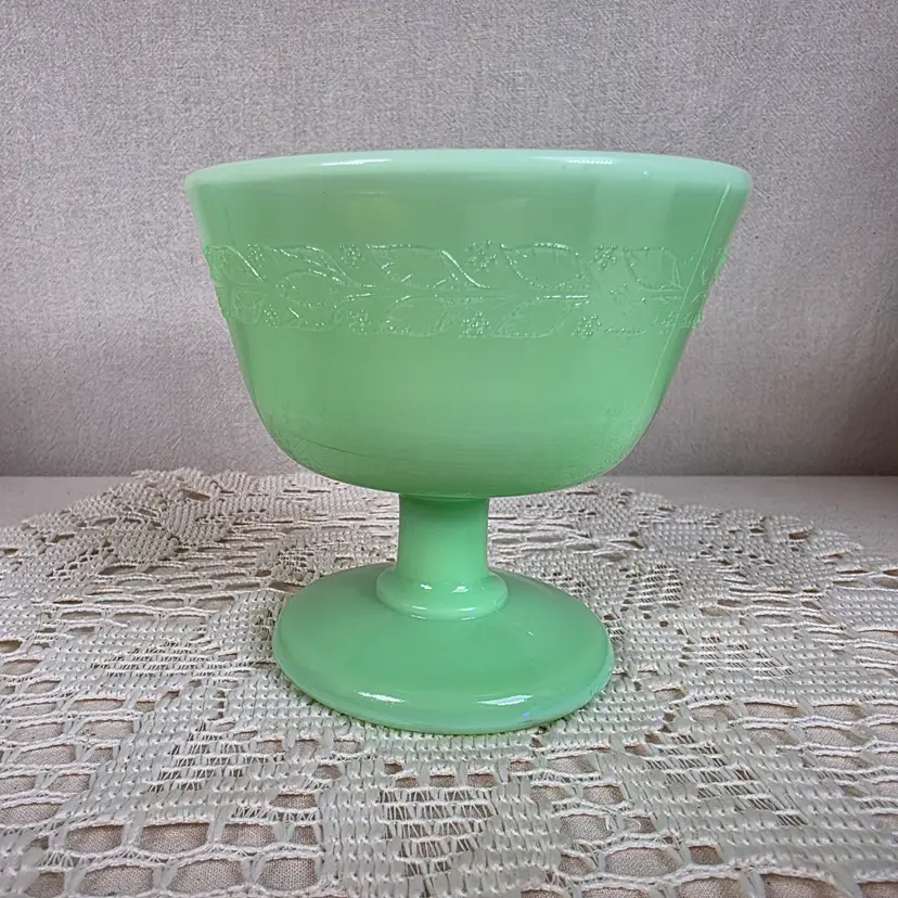 Vintage McKee Laurel Jadeite Sherbert Embossed Leaf Pattern Glows under UV Light
