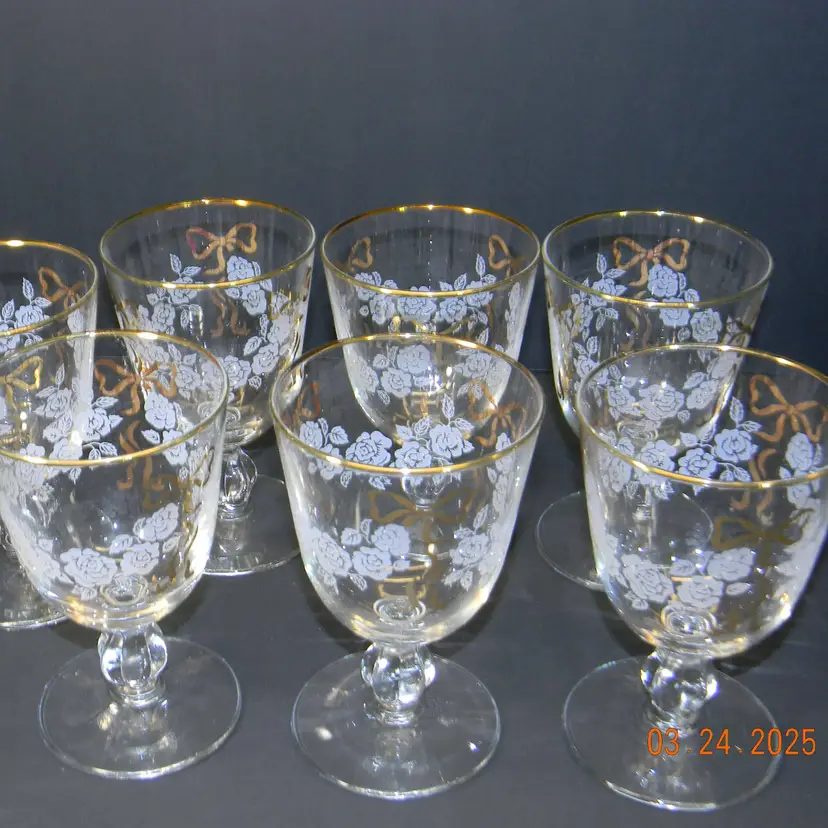 Libbey Rose Classic Wine Glasses 5 1/4 tall  Set of 7