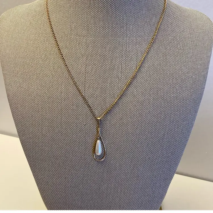 Sarah Coventry Snow Drop Nacklace