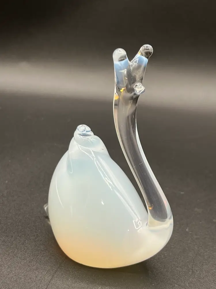 Silvestri Italy White Opalescent Art Glass Snail Paperweight 4.5”🐌
