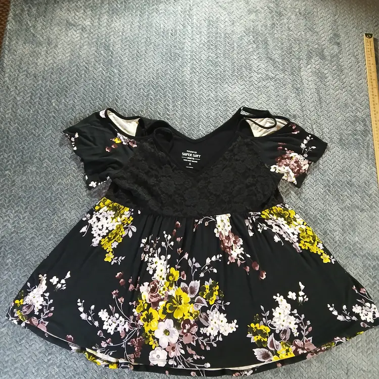 Torrid Super Soft Knits Black Floral Off Shoulder Shirt Size 1