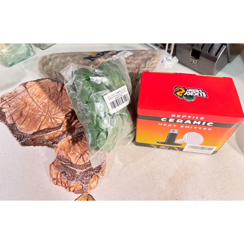 Reptile Cage Ceramic Lights, Hiding Rock, Green Faux Plant, Hammock Net NIB