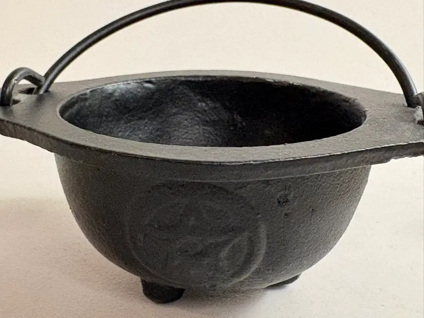 Cast Iron Cauldron, Pentagram With Handle (Smudge Pot, Incense Burner, Spells)