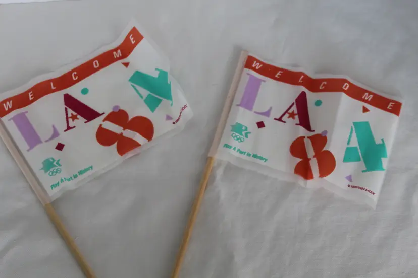 1984 Los Angeles Olympics Welcome Hand Waving Flags LA84 Procession Pennants 2