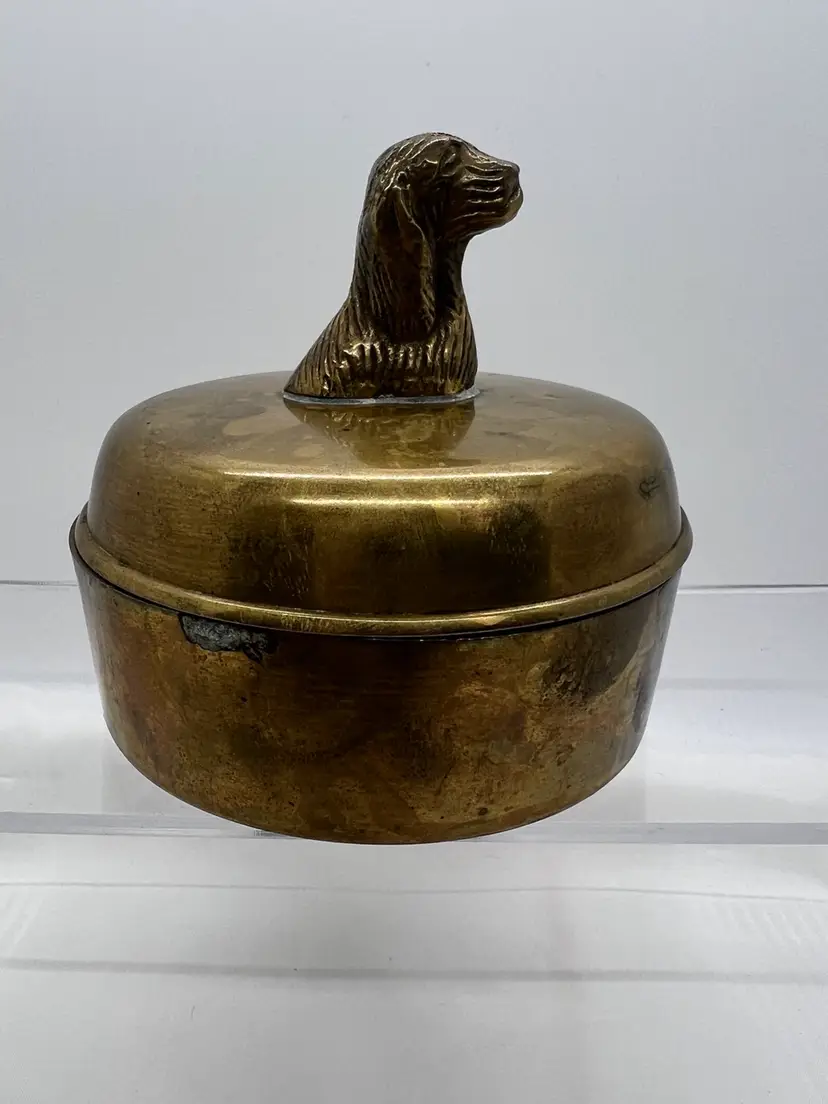 #2051B Beautiful Vintage Heavy Brass Round Trinket Box with Removable Lid with a Dog Bust as a Handle on Top
4" in Diameter, 3" Tall
Labeled Made in India