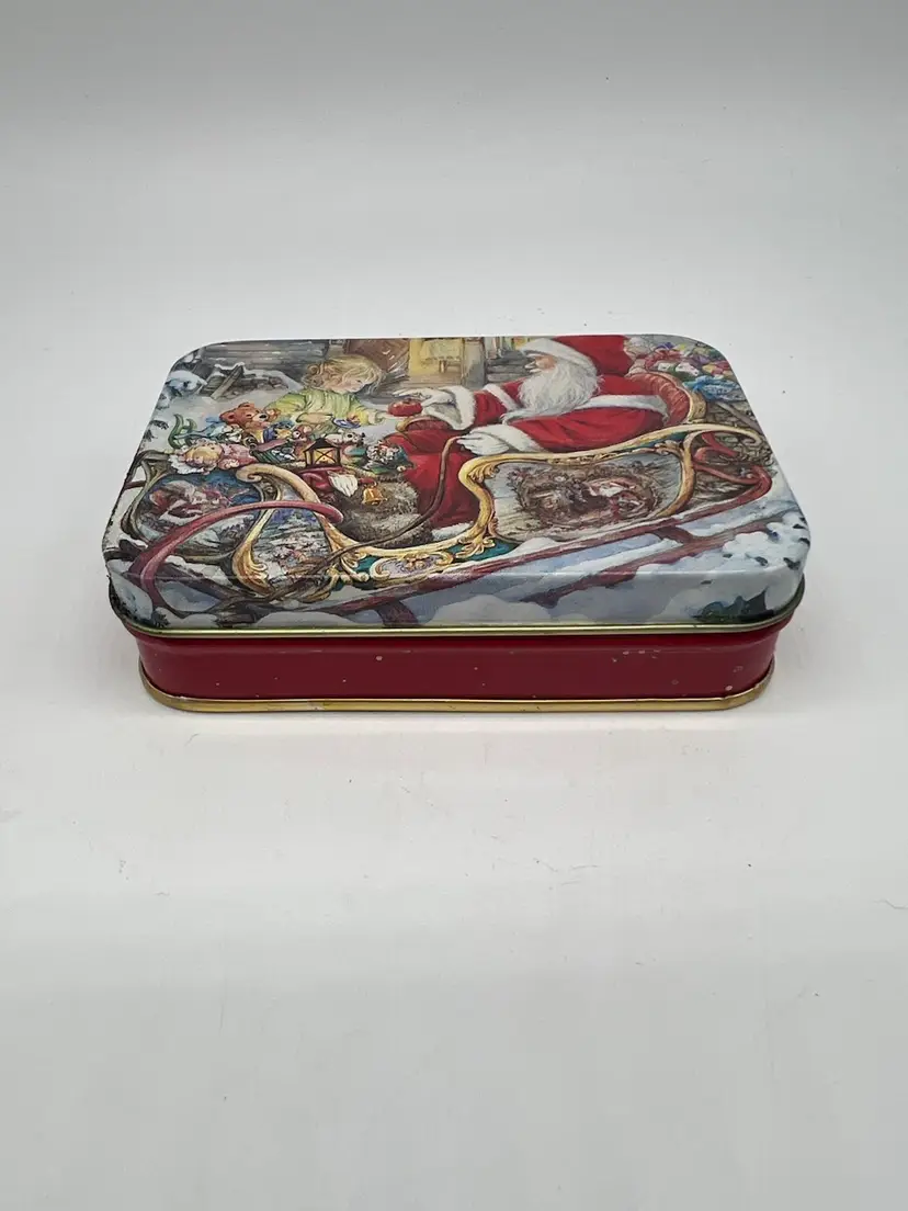 Vintage Pictura Small Christmas Themed Tin With New Old Stock Crayons