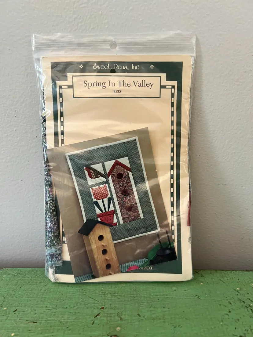 Spring in the Valley Quilt Pattern & Fabric. Sweet Peas Design by Kim Halvorson