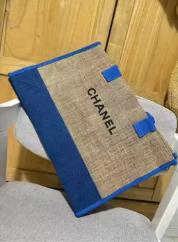 #09 - GWP/VIP CHANEL BEIGE/BLUE STRAW TOTE