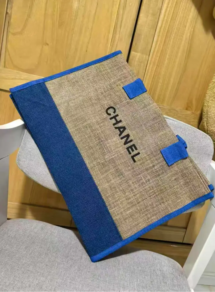 #09 - GWP/VIP CHANEL BEIGE/BLUE STRAW TOTE