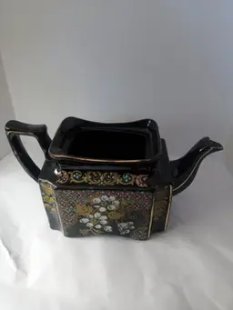 vintage teapot  decor  no liquids