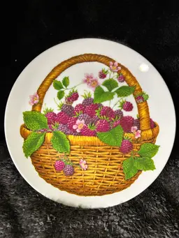 Vintage Avon Summer Fruit Collection Plate 1985 Raspberries Berries Basket 8.25"