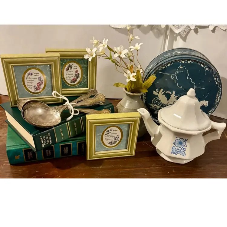 Green Blue Tea Pot Vignette