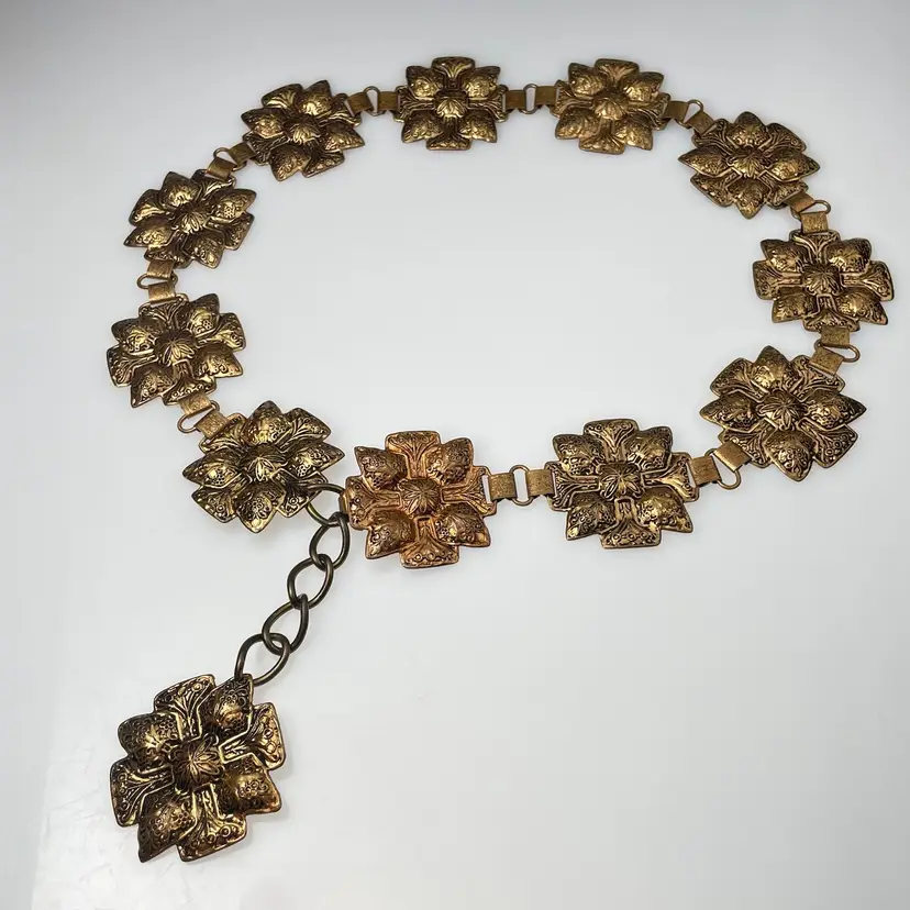Repousse Brass Metal Medallion Link Belt Romantic Victorian Art Nouveau Revival 29-32"