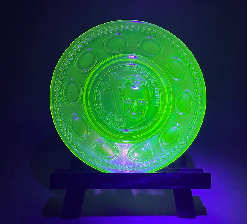 Billy Graham Crusade for Christ 70W Uranium Glass 8" Plate - UV GLOWS