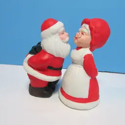 vintage bisque ceramic kissing Mr and Mrs Calus Christmas salt and pepper shaker set figures