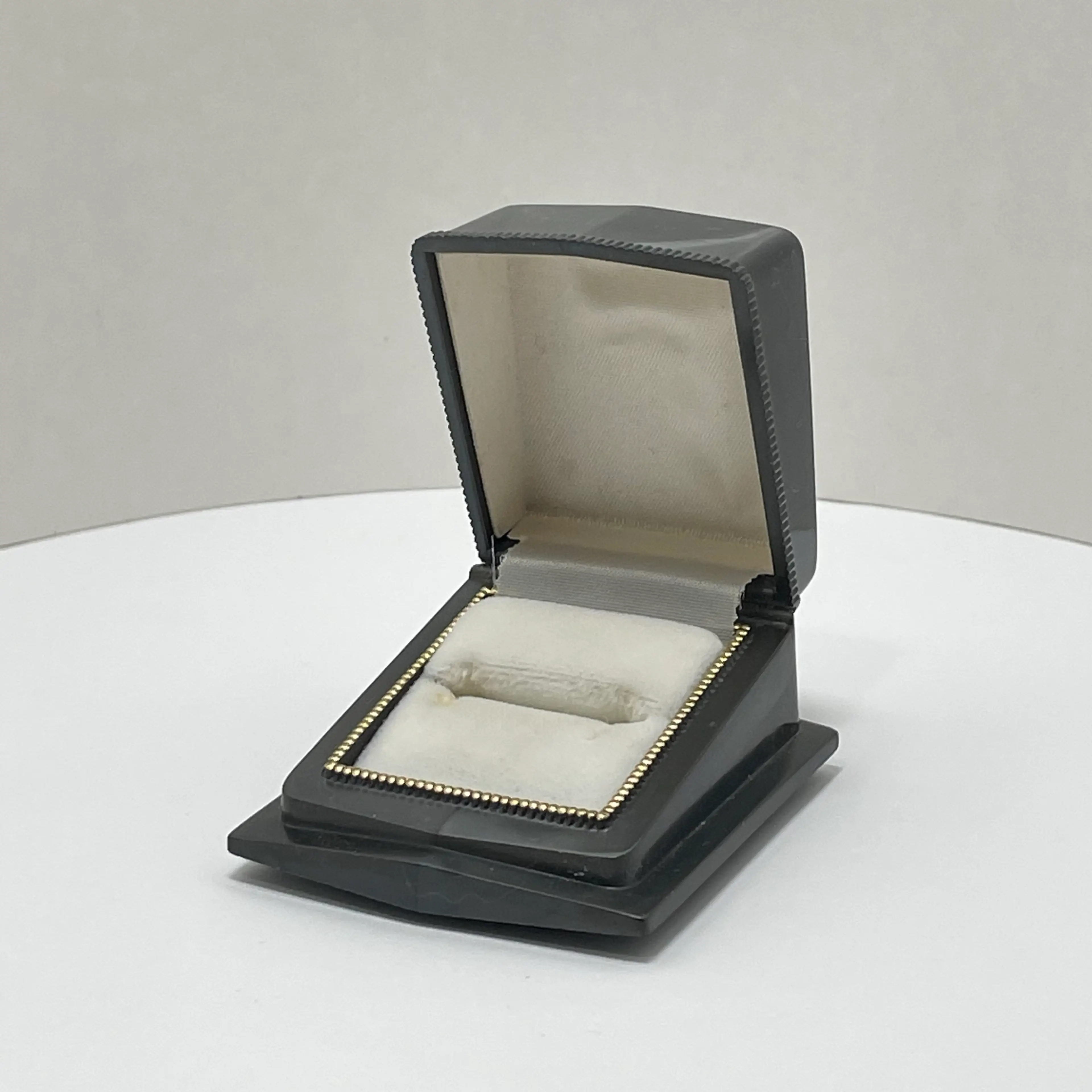 Image 2 of 12