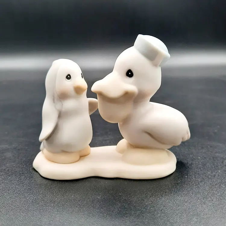 Precious Moments Members Only Enesco 1994/95 "You're a Pel-i-can Count On" Figurine