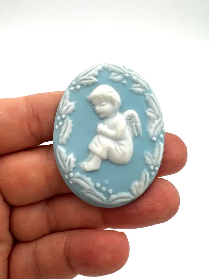 008. D&K Vintage Brooch Angel Praying