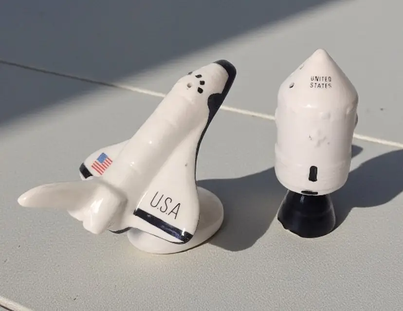 Vintage 1992 Five & Dime Salt Space Shuttle Capsule Salt Pepper Shakers NASA USA