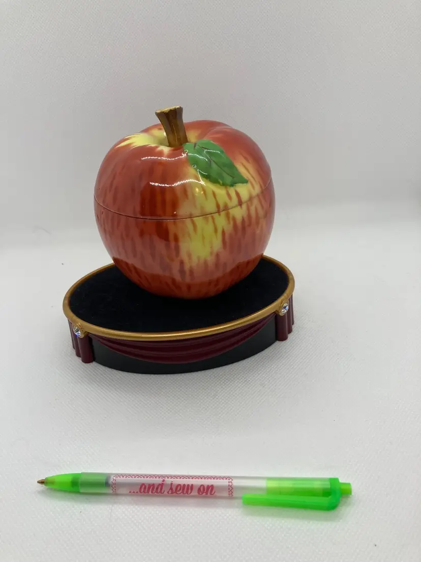 Vintage Czechoslovakia Porcelain Apple
Jam Jar/Sugar Bowl