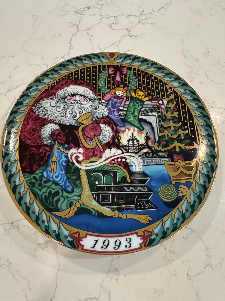 Bing And Grondahl Christmas Plate “Santa’s Gifts” 1993