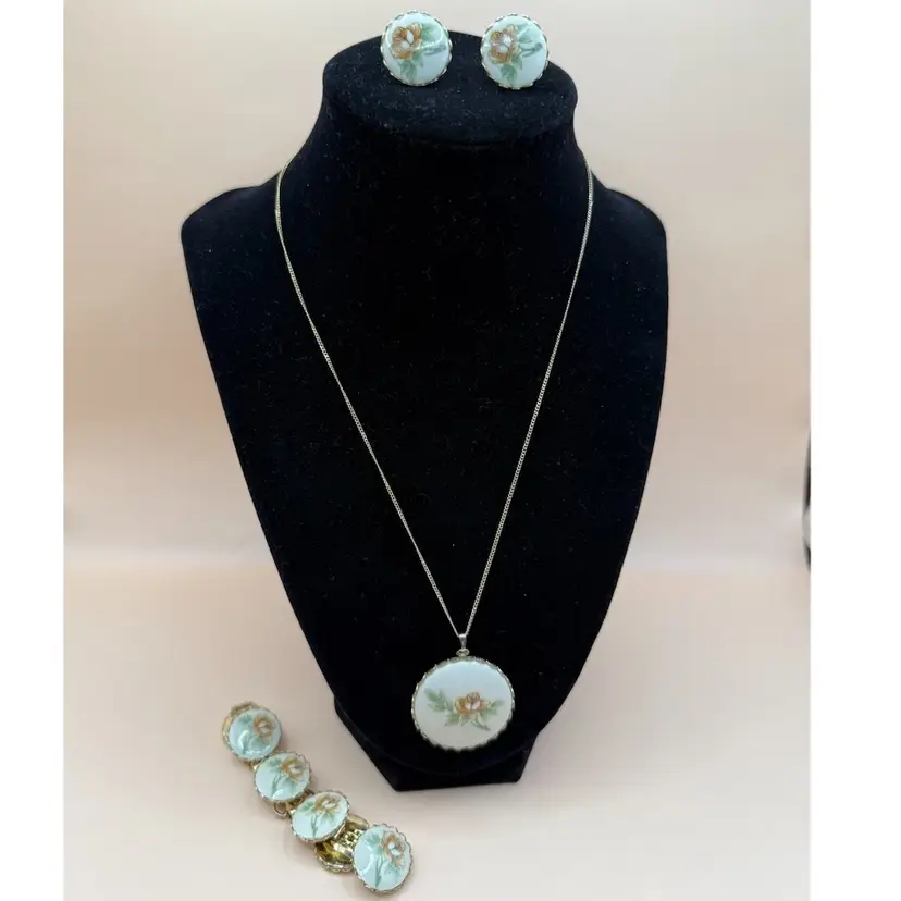 Mid-Century Peach Rosette Porcelain Pendant 1” Gold Tone Necklace 18”, Link Bracelet 7.5”, & Screw Back Earrings 0.75” Set
