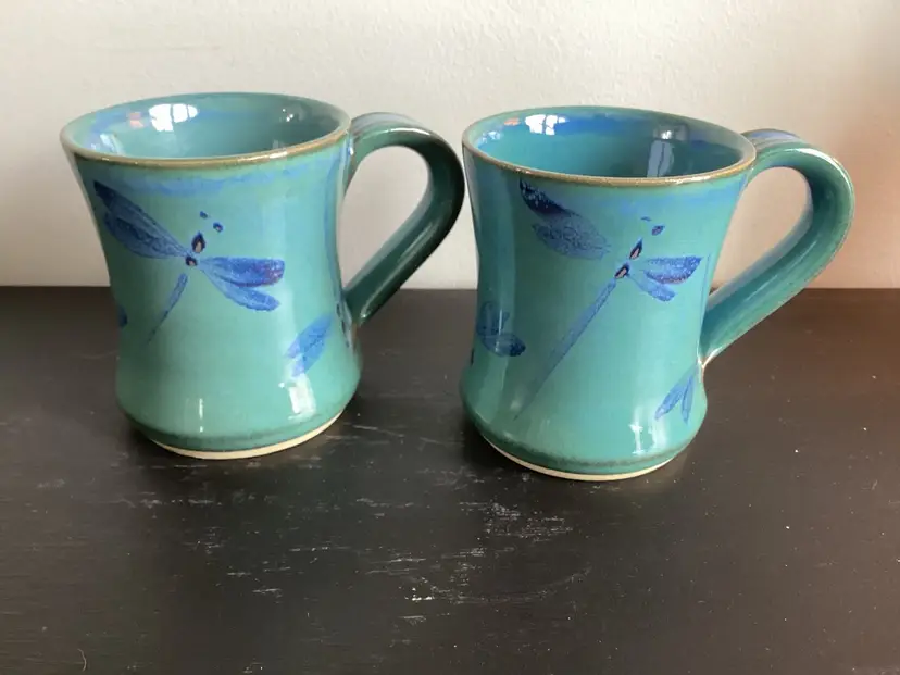 3420-Set Of 2 Art Pottery
Mugs With Dragonfly Design, 3.5x3.5”