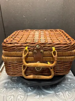 VTG Wicker Woven Lined Picnic Carry Case Lunch Box 50’s Japan Leather Latch