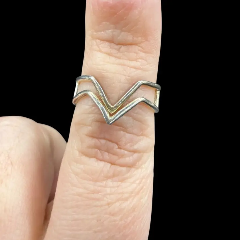 sterling silver chevron ring - Size 7