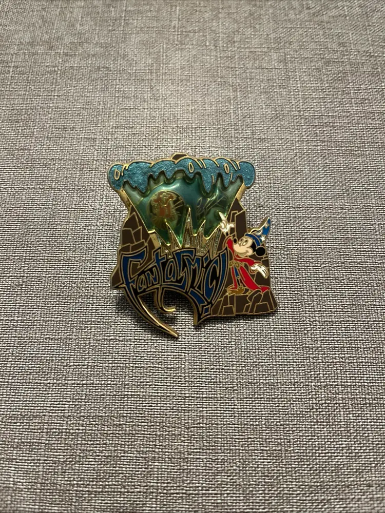 WALT DISNEY WORLD INCREDIBLE 3D 2006 FANTASMIC MICKEY MOUSE SPINNER PIN