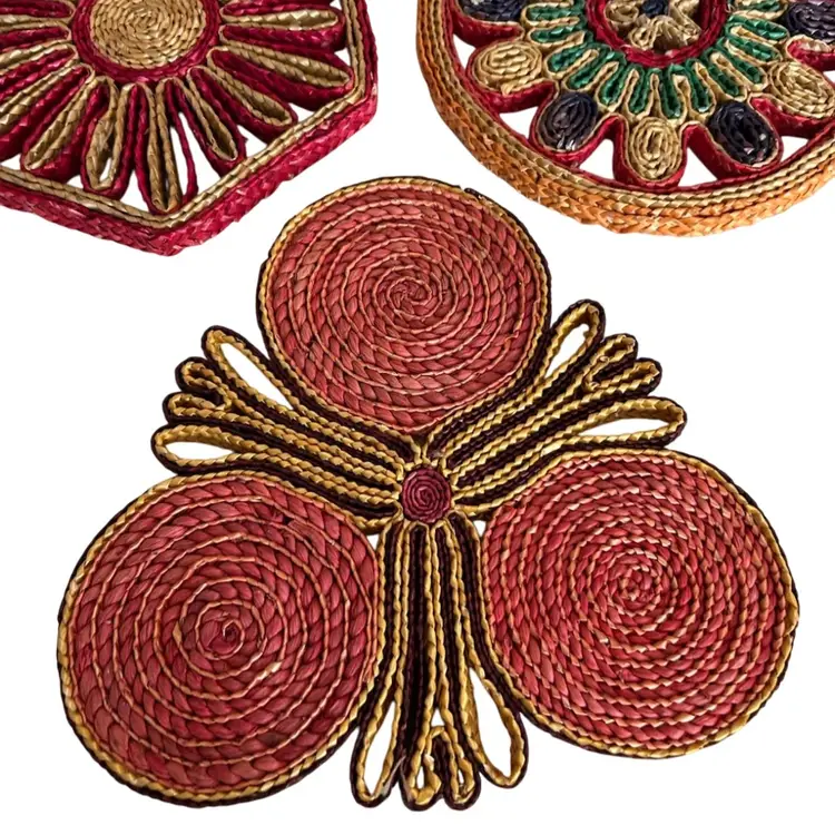 Set Of 5 Straw Hot Pads One Has Spot See Pics @ 7” Diameter And @8x8 1/2