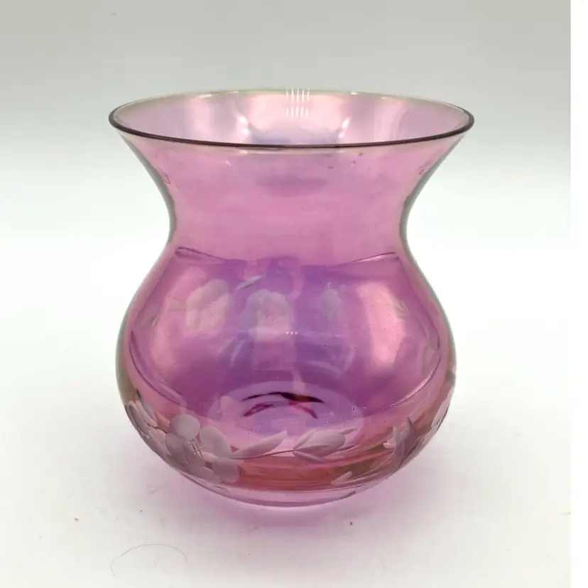BIN - Vintage Bohemian Pink Iridescent Vase With Cut Flowers 3.5”