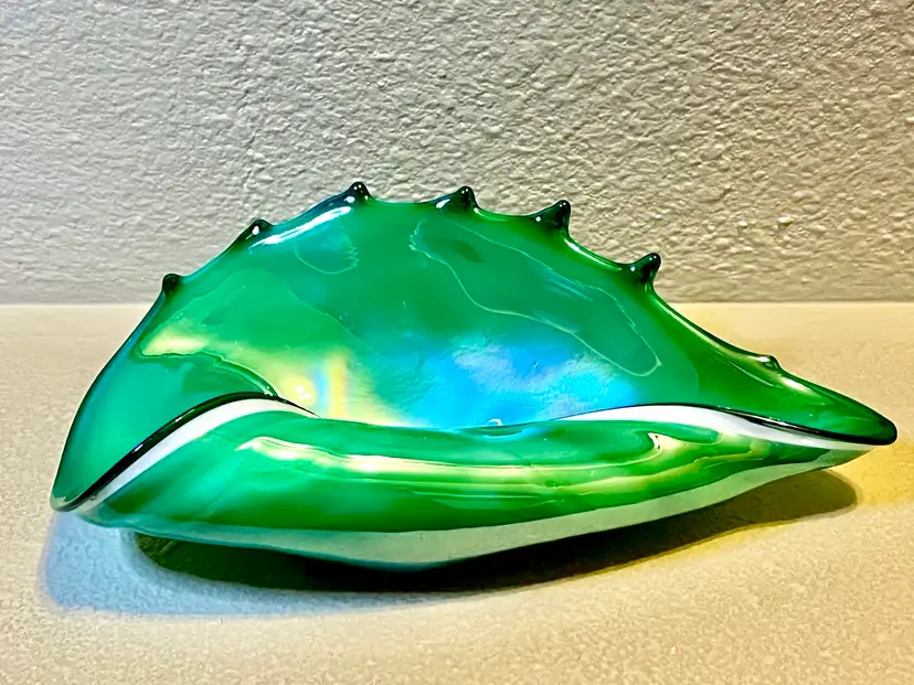 💚Vintage Scalloped Iridescent Emerald  Green Folded Art Glass Bowl / Trinket Dish💚