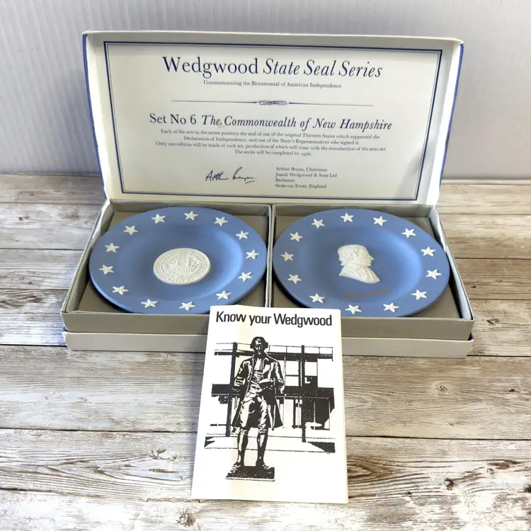 Blue Jasperware Wedgwood New Hampshire Bicentennial Plate Set: 1976 Boxed Americana (0029-25)