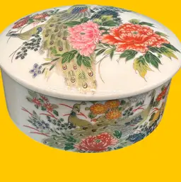 Beautiful vintage lidded porcelain trinket dish.