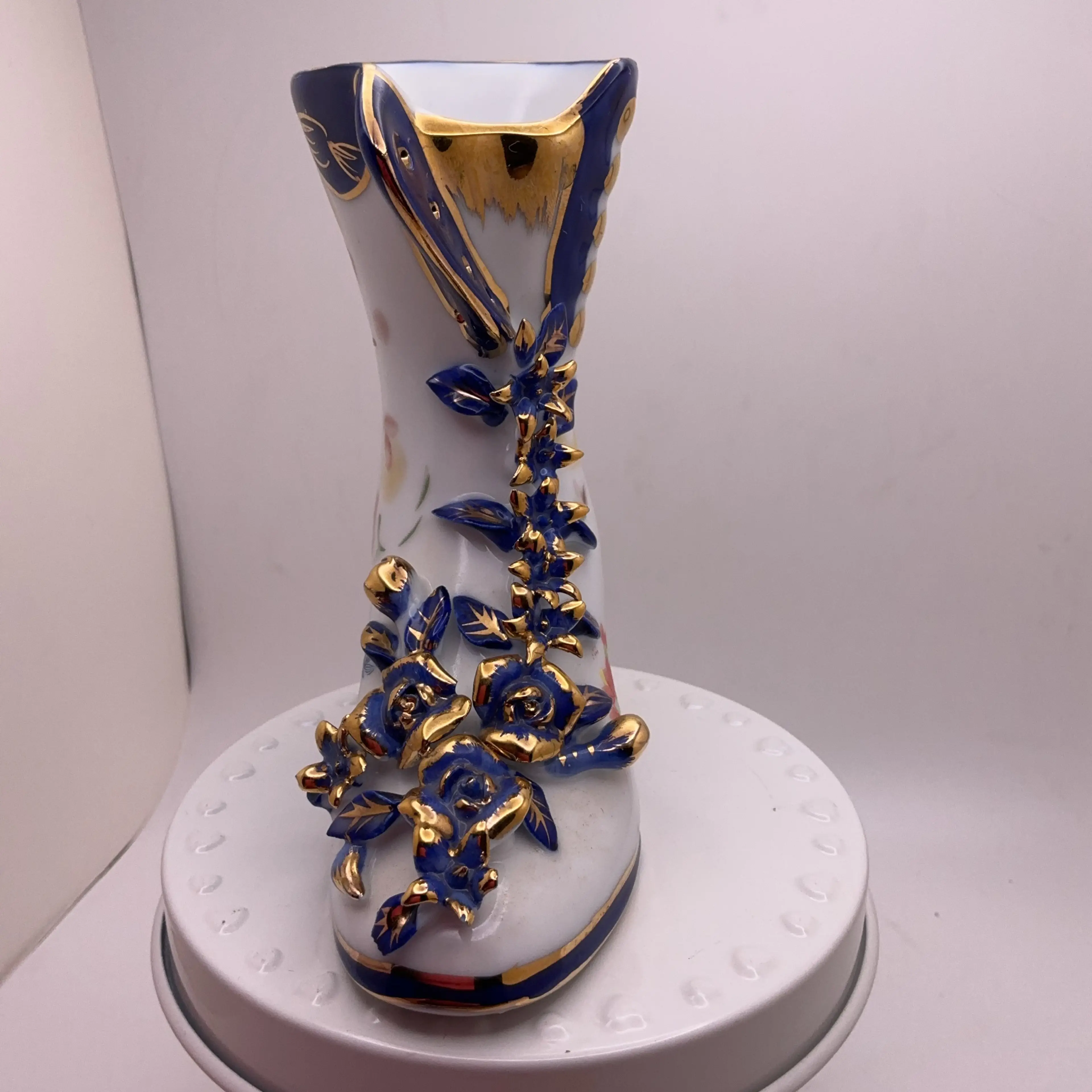 Image 2 of 8
