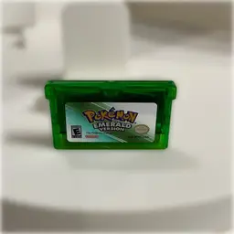 Pokémon - Emerald Version (Game Boy Advance)