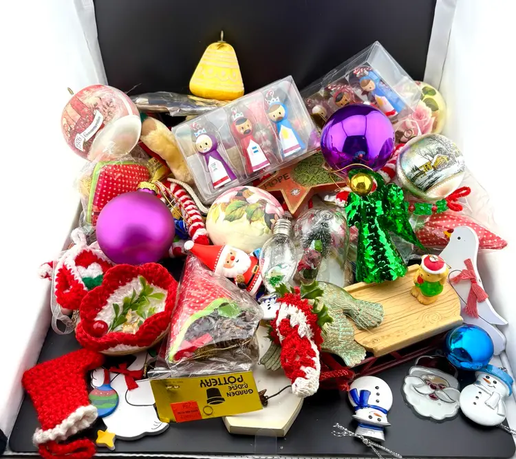 #01 - Stuff A Bag With Vintage Christmas Ornaments 1.00 Starts