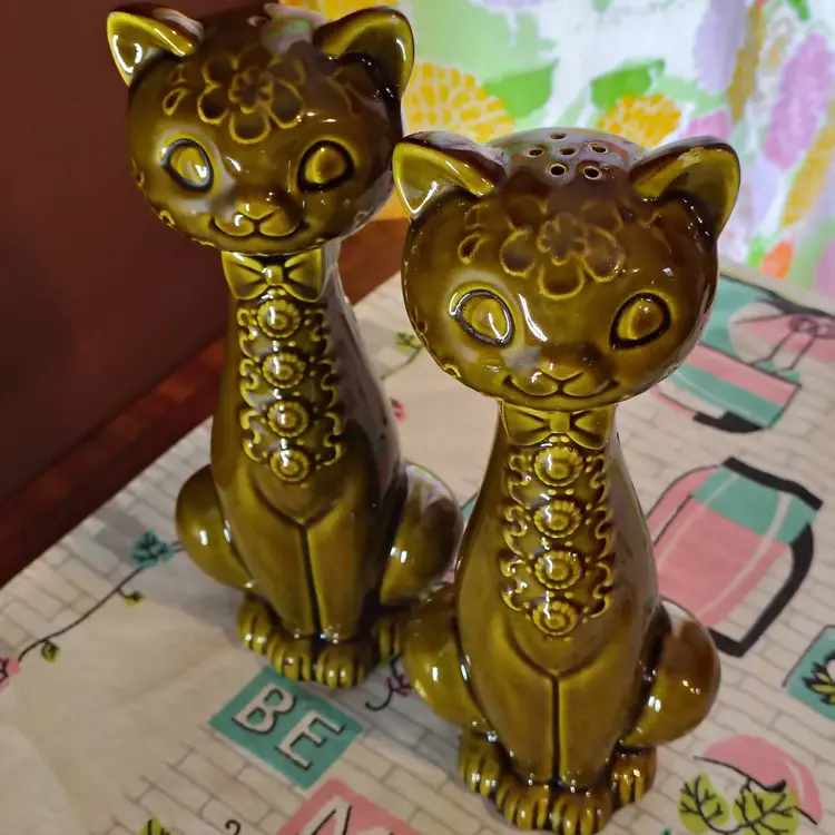 Vintage Tall Cat Salt and Pepper Shakers | Jumbo Funky Flower Power Cat Shaker Set | Mid Century Style Long Necked Cats | 1970s Holt Howard Made in Japan