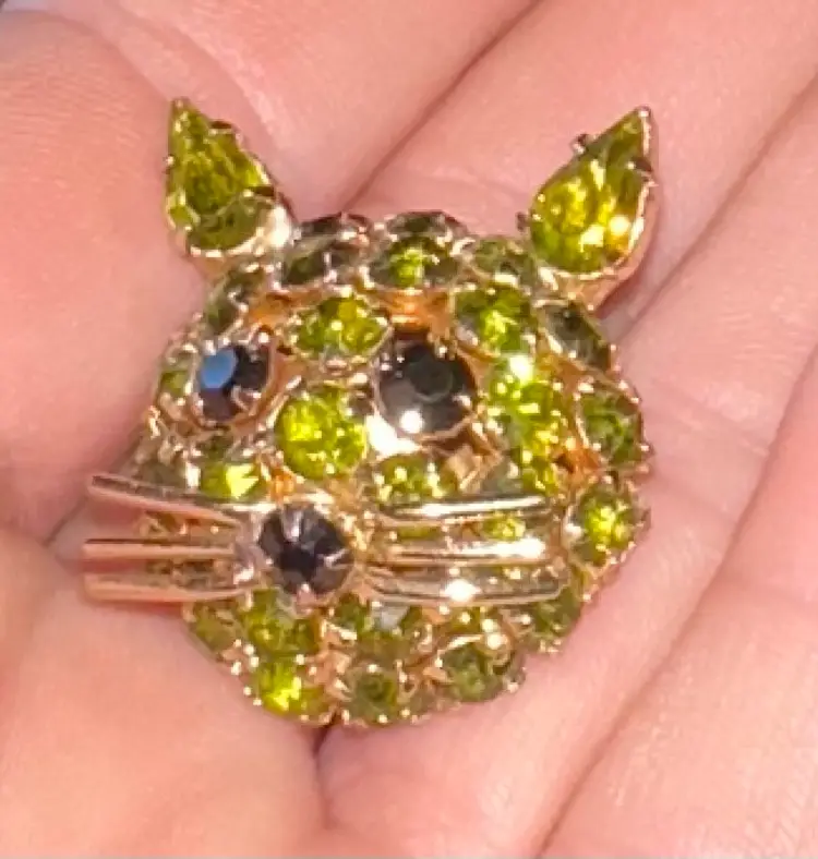 Warner AB Rhinestone Gold Tone Cat Face Brooch Pin Vintage