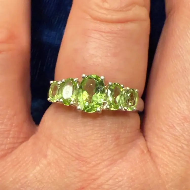 Sterling Silver Green Peridot 5 Stone Ring Size 7, 2g