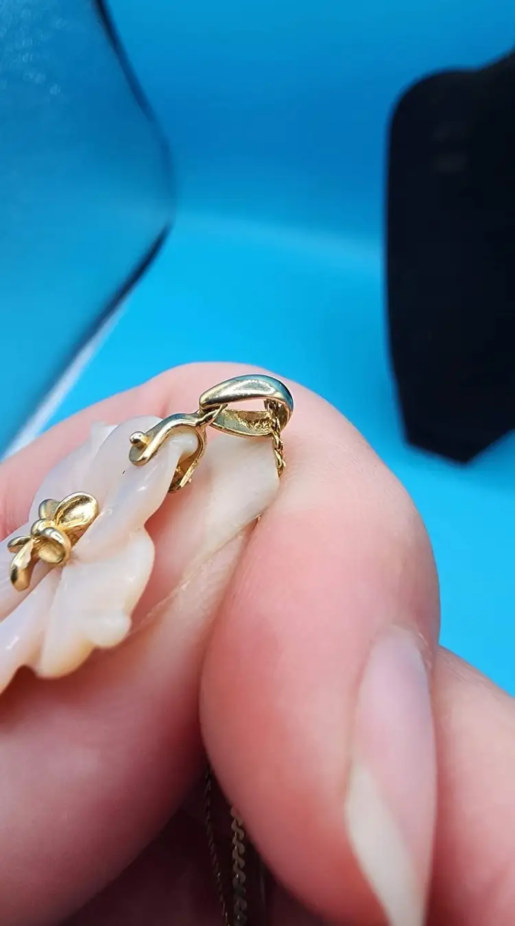 Vintage 14k GOLD Floral Necklace