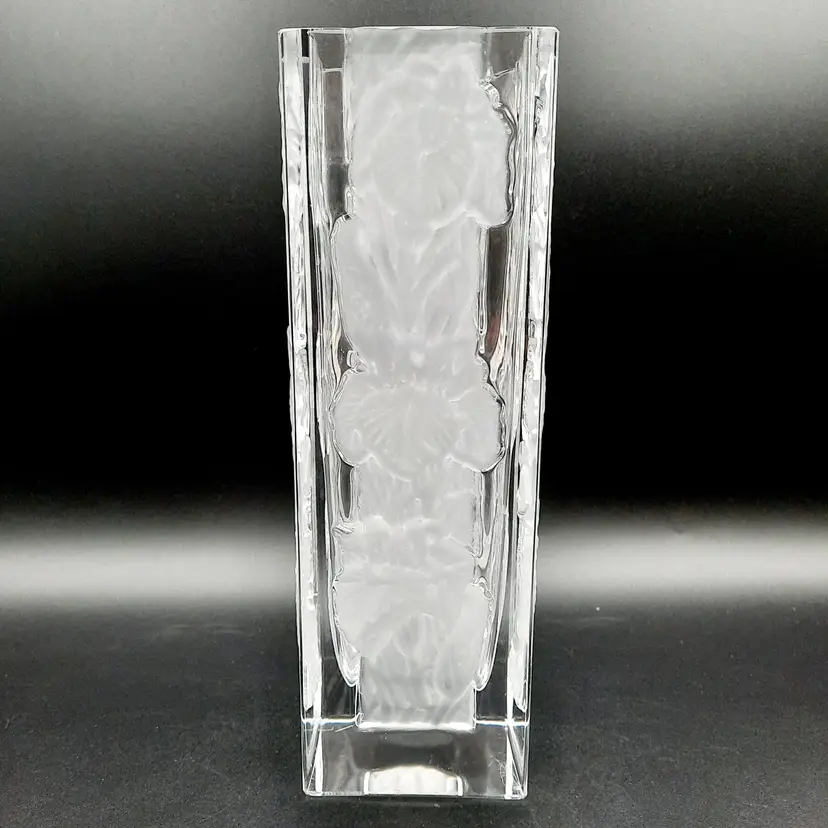 Hoya Japan Frosted Floral Crystal Vase