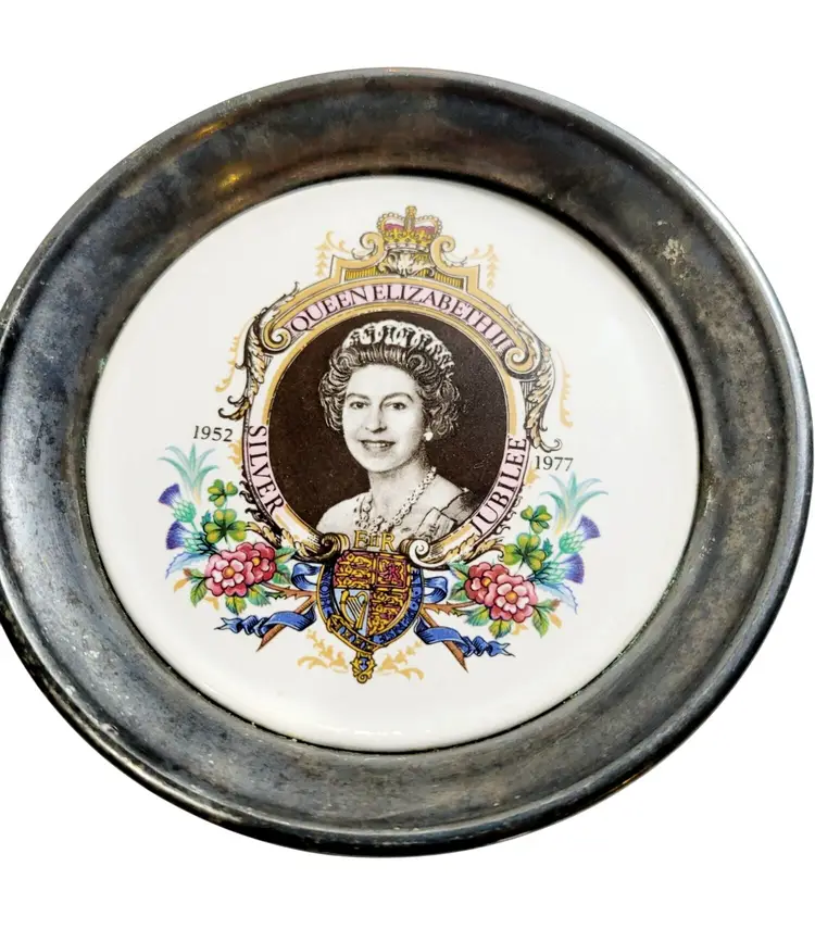 Vintage 1977 Silver Jubilee Queen Elizabeth II Silver-Plated Dish England 4.5"