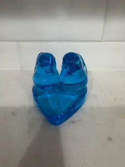 VTG 1992 LEO WARD SIGNED LARGE Glass  BLUEBIRDS OF HAPPINESS PAIR on HEART EUC