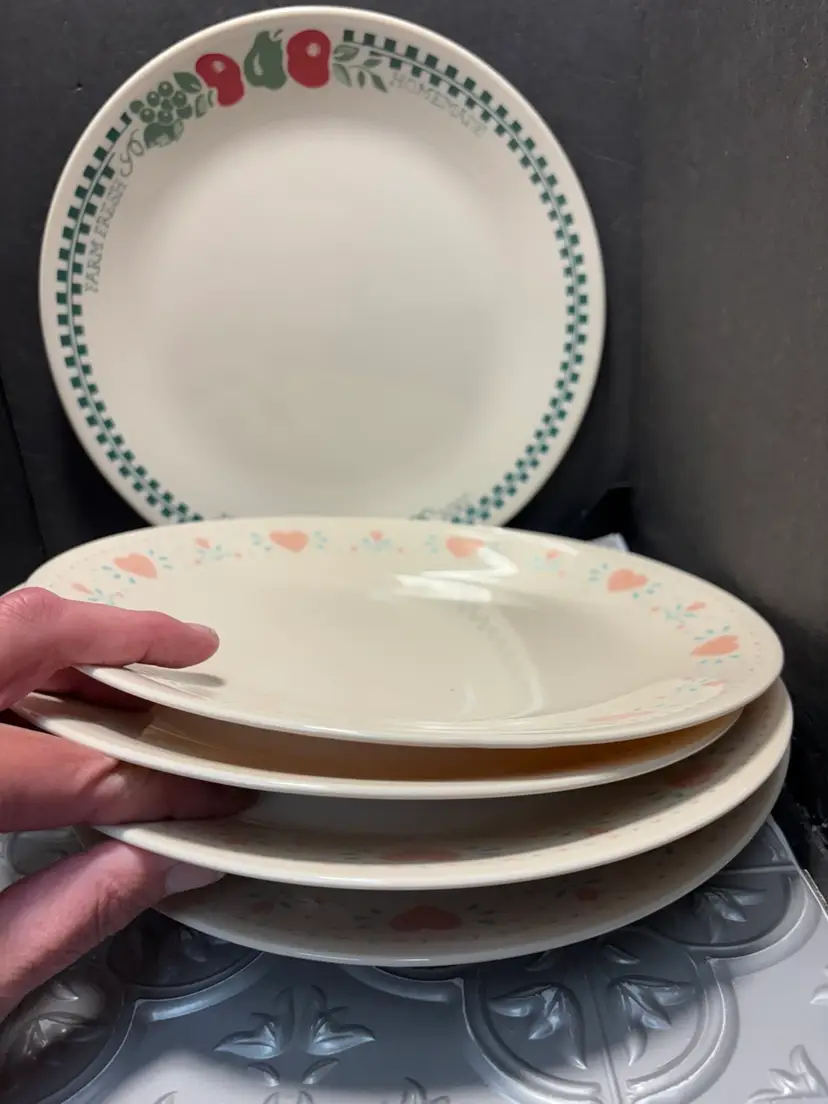 Vintage 4  Corning Corelle Forever Yours  Dinner Plates 88280 and one Farm  fresh plate